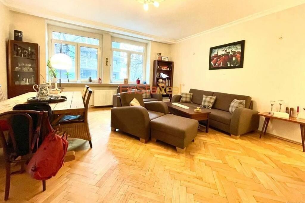 Economy Apartment 2 Min From The Main Station 布拉迪斯拉发 外观 照片